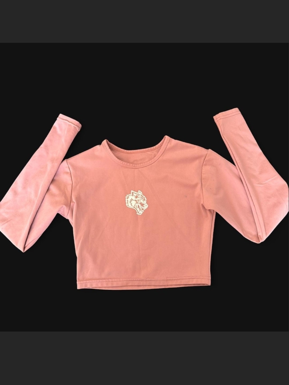 Darc Sport Pink Long-Sleeve Cropped Top with Embroidered Wolf